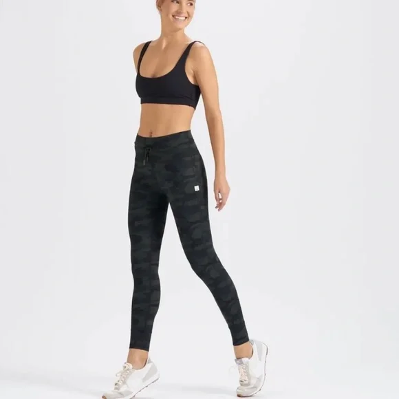 Vuori comfortable work out pants ❤️❤️❤️ - Picture 2 of 4